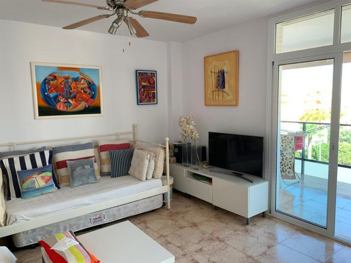 SHORT FOR RENT 1-15/7/2024 AND MID SEASON FROM 01/09/2024 - 30/06/2025 NICE APARTMENT ON 2ND LINE OF BEACH WITH SEA VIEWS IN BENALMADENA