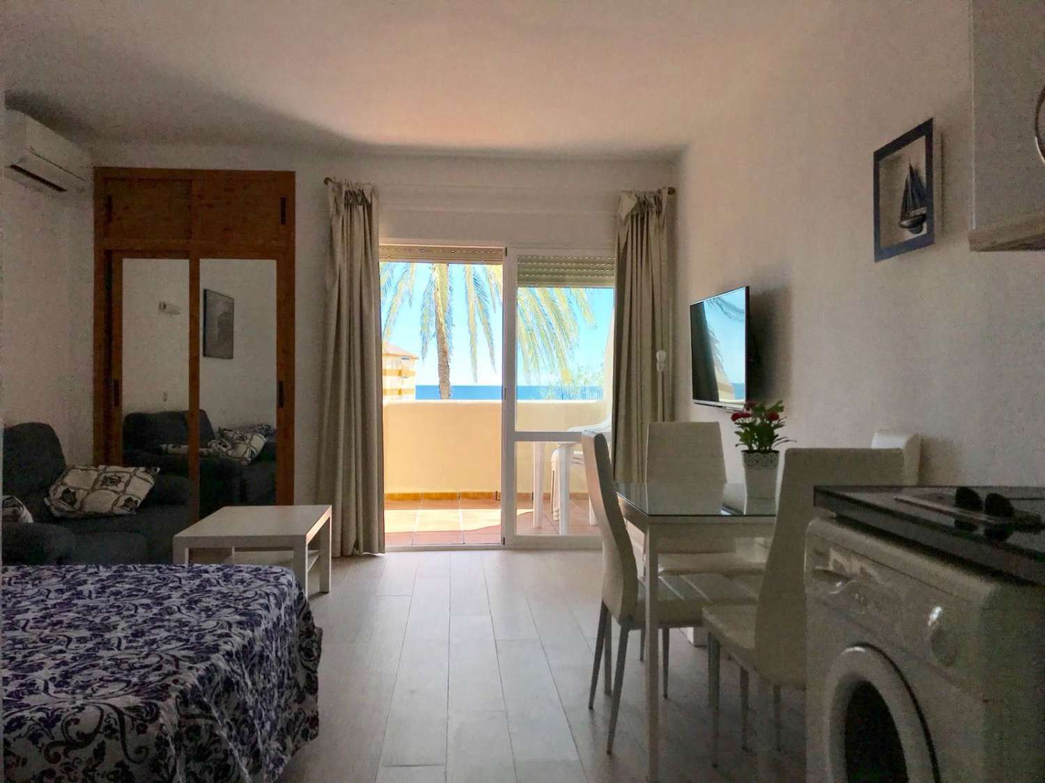 For rent from 1.11.24-31.3.25 Nice studio apartment on 1st line beach with sea views in Benalmadena