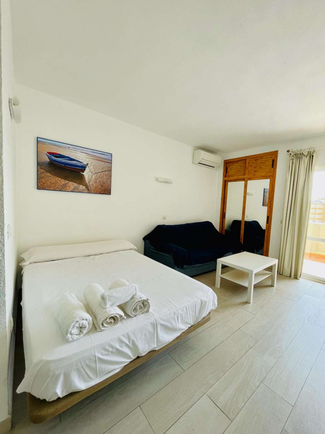 Te huur van 1.11.24-31.3.25 Mooi studio-appartement aan 1e lijns strand met uitzicht op zee in Benalmádena