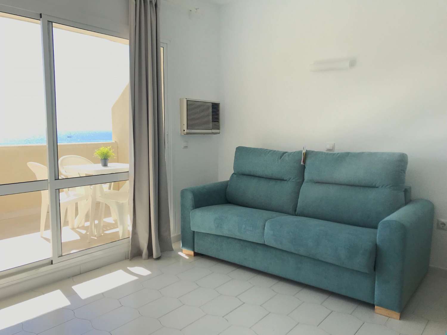 Prachtig appartement te huur met uitzicht op zee MIDDENSEIZOEN van 1/11/2024 - 31/3/2025 op de 1e lijn van het strand in BENALMADENA