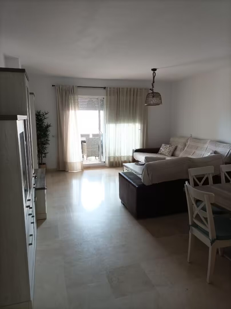 Schöne Wohnung zu vermieten vom 01.10.2024 - 30.06.2025 mit Meerblick in Fuengirola