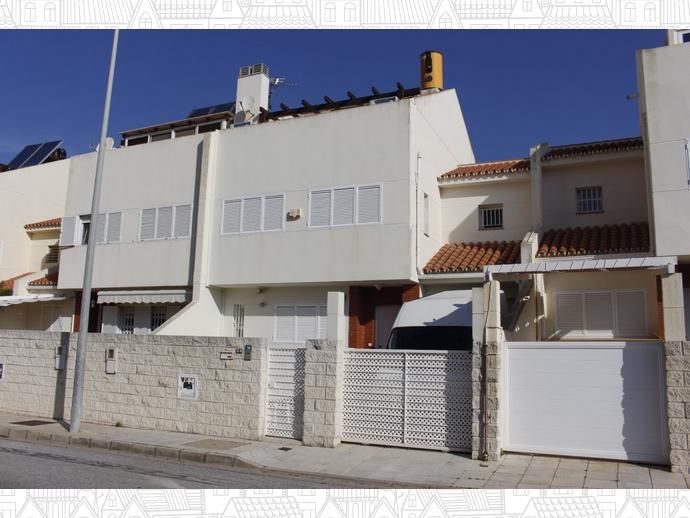 MID SEASON Magnificent semi-detached house in Fuengirola for rent from 15.9.24- 31.5.25.