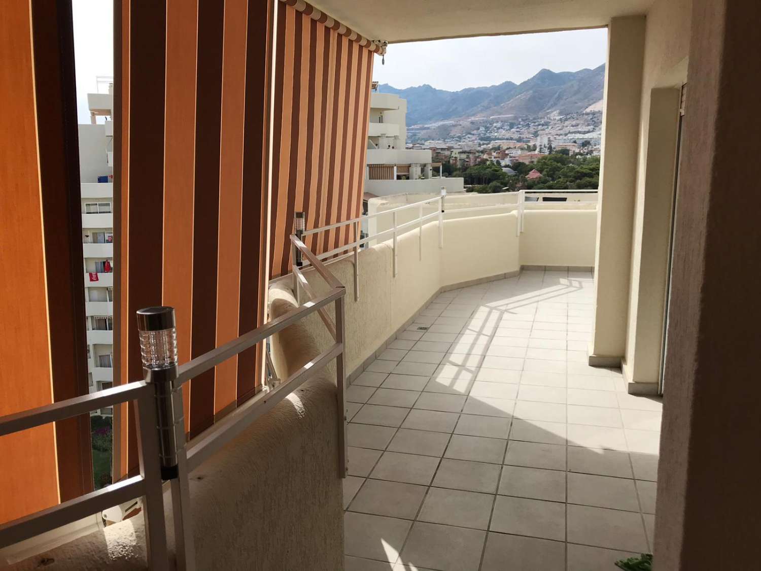 For rent MID SEASON 01/09/2024 - 30/06/2025 Magnificent apartment on the 1st line of the beach with sea views in Benalmadena.