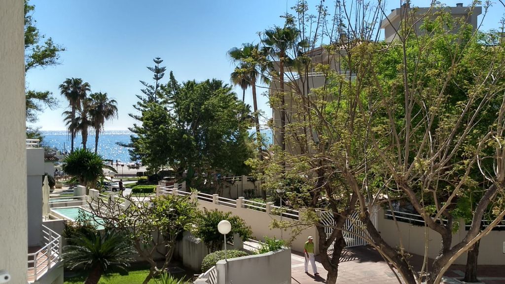 Beautiful apartment on the 1st line of the beach with sea views in La Carihuela (Torremolinos) for rent MID SEASON from 1/9/2024-31/5/2025.-