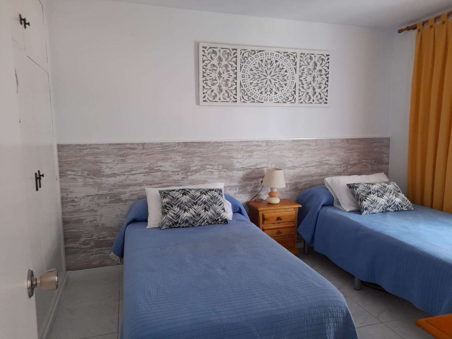 Te huur MIDDENSEIZOEN van 01/09/2023 tot 30/06/2024 Mooi appartement met zijdelings uitzicht op zee op de 2e lijn van het strand in Fuengirola
