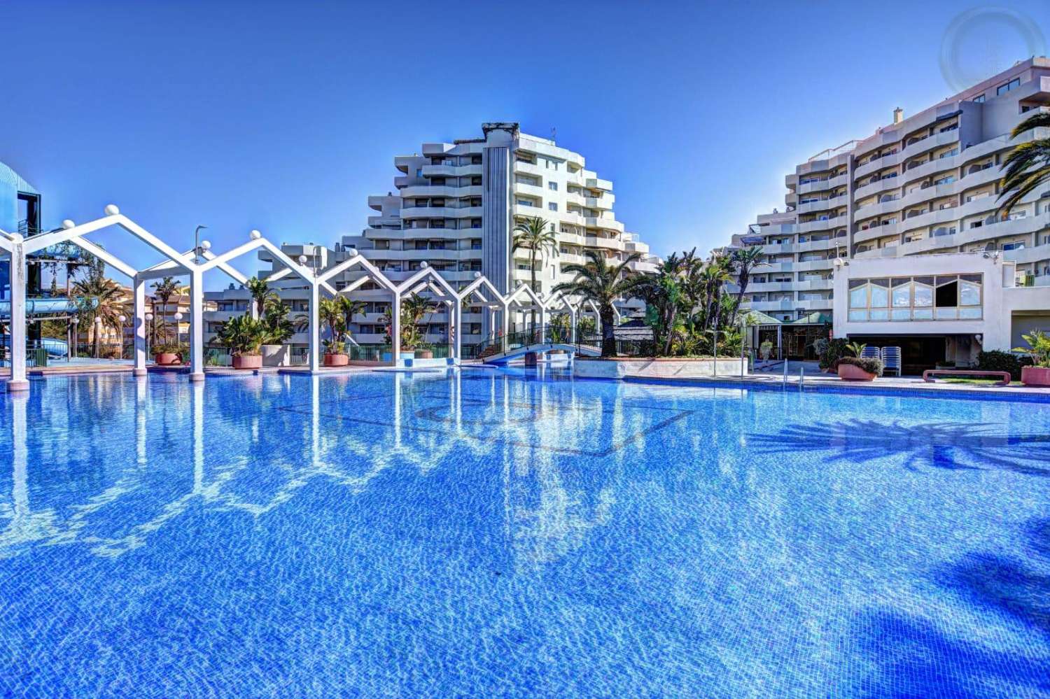 For rent MID SEASON from 01/10/2024 - 31/05/2025 Beautiful studio with sea views in Benalmadena.