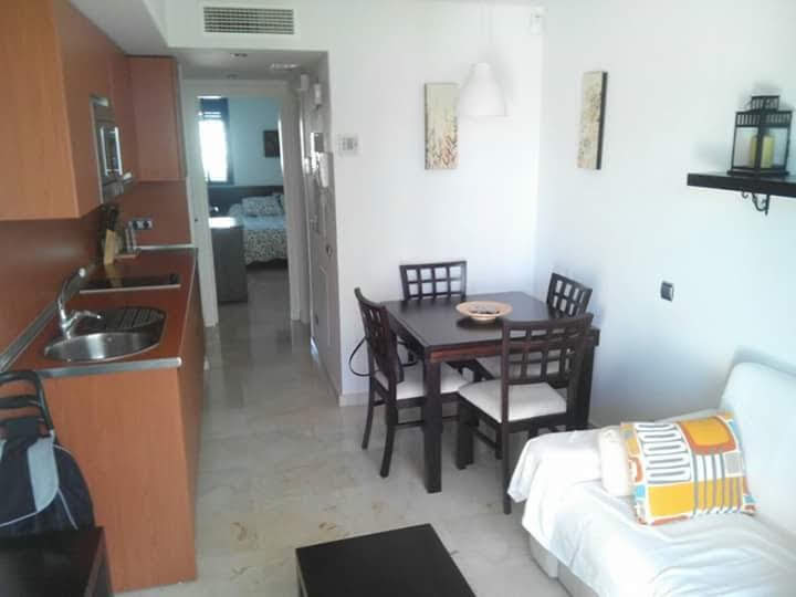 MEDIA TEMPORADA .Se alquila  DESDE  09.09.24-15.6.25 - bonito apartamento a 200 metros de la playa en Benalmadena