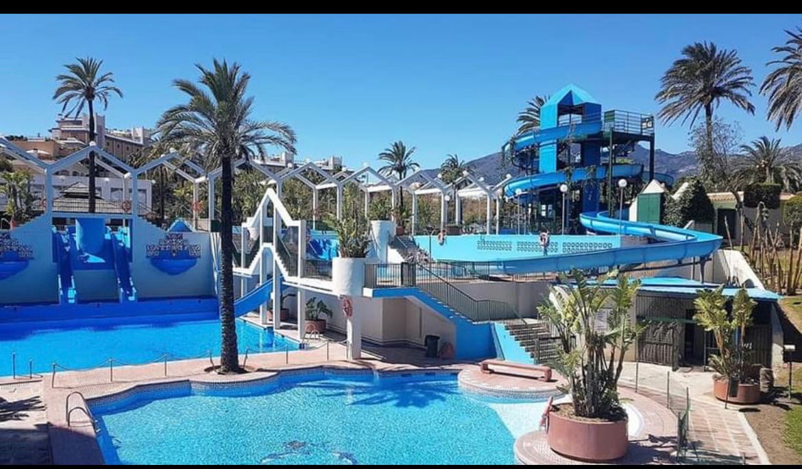 For rent from 1/10/24-31/05/2025 beautiful renovated studio with sea views on the 1st line of the beach in Benalmadena.-