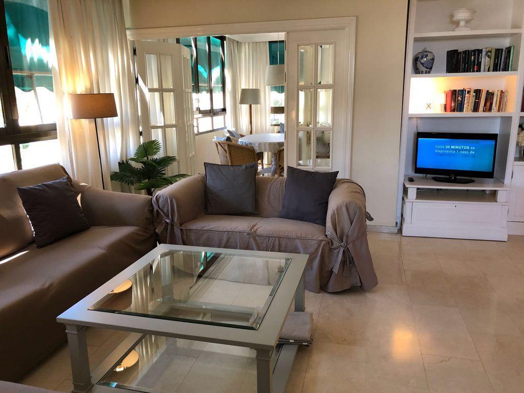 In affitto MEDIA STAGIONE dal 01/10/2024 al 31/05/2025 bellissimo appartamento a Playamar (Torremolinos).-