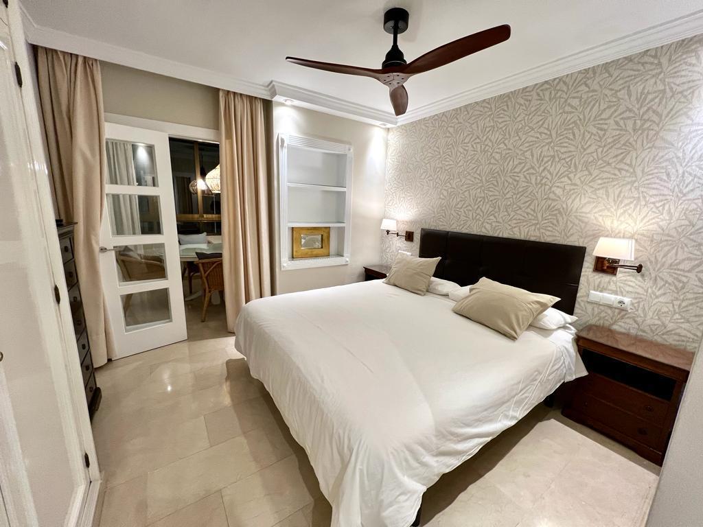 For rent MID SEASON from 01/10/2024 - 31/05/2025 beautiful apartment in Playamar (Torremolinos).-
