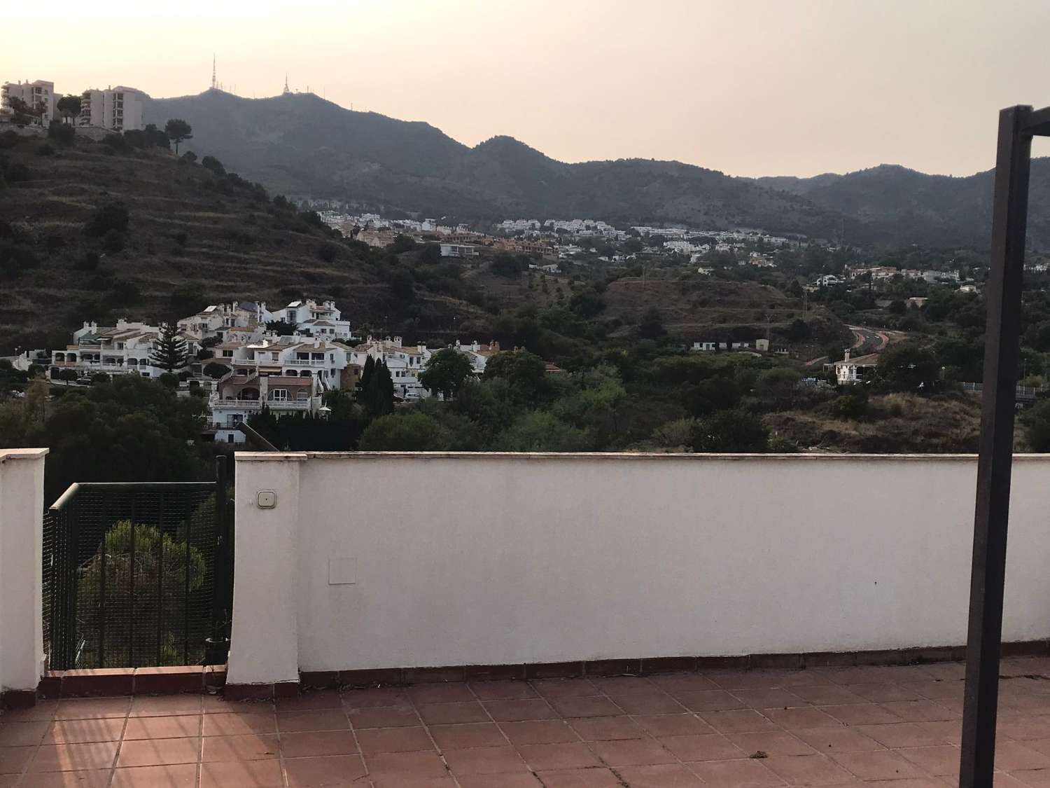 MEDIA TEMPORADA  Se alquila desde 20/9/2023 - 30/06/2024 bonito Atico dúplex  con vistas al mar en Nueva Torrequebrada, Benalmádena