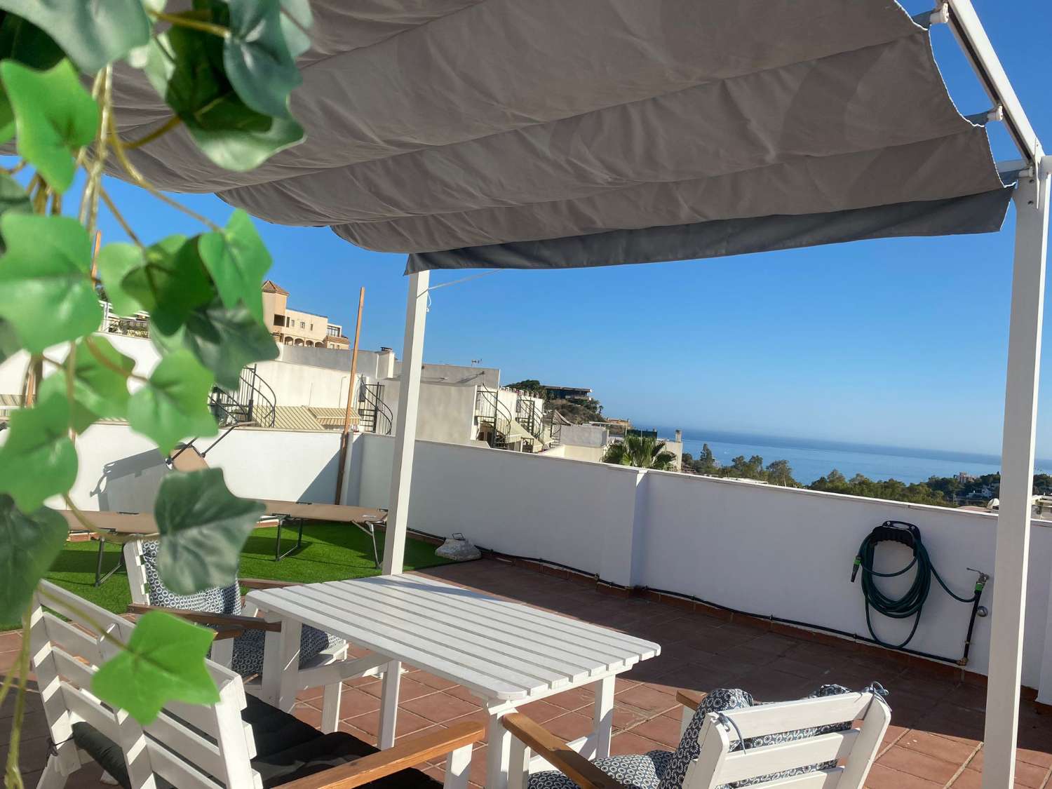 MEDIA TEMPORADA  Se alquila desde 20/9/2023 - 30/06/2024 bonito Atico dúplex  con vistas al mar en Nueva Torrequebrada, Benalmádena