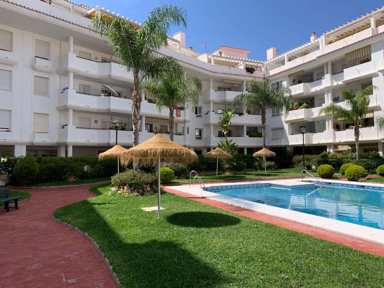 MID-SEASON . FOR RENT FROM 1.1O.23-31.5.24 NICE APARTMENT IN 2ND LINE BEACH IN LA CARIHUELA (TORREMOLINOS)