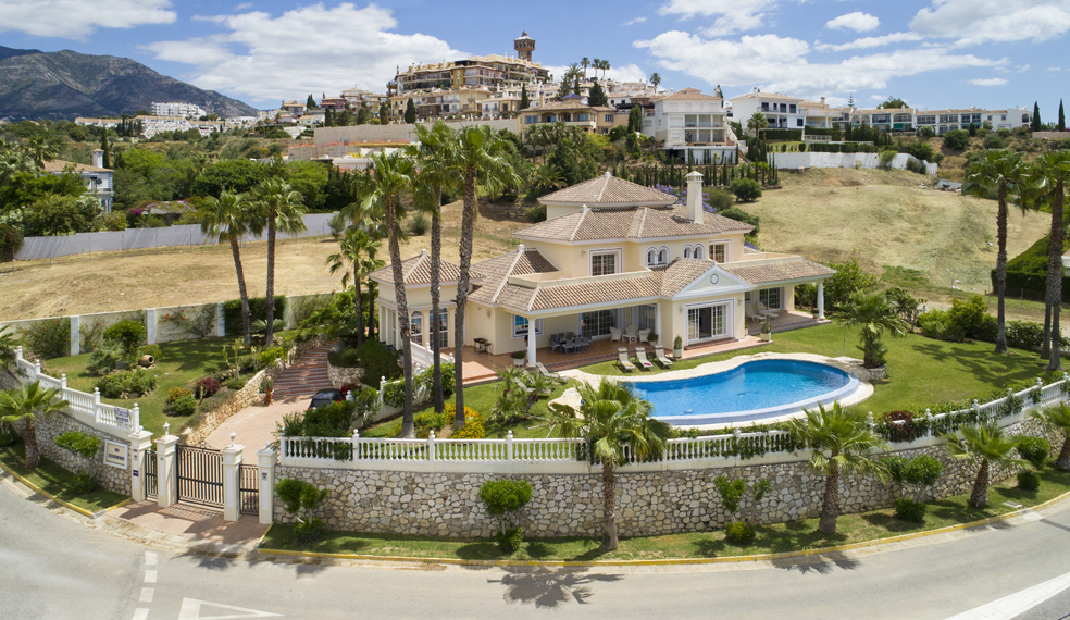 Storslått villa til salgs i Mijas Golf