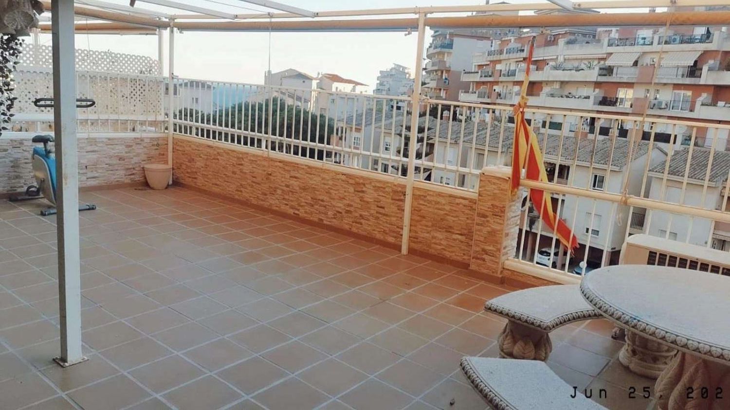 Beautiful apartment with sea views for sale in Benalmadena