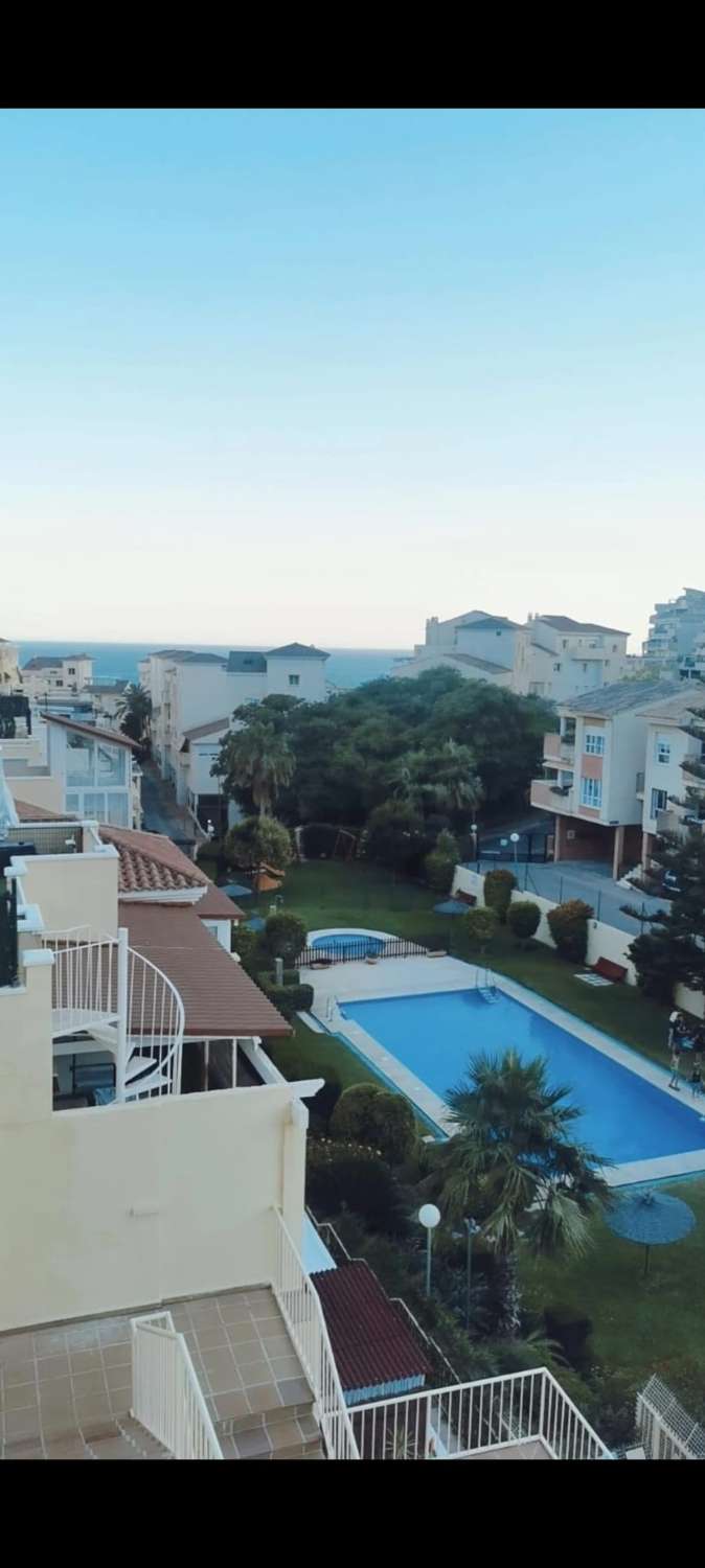 Beautiful apartment with sea views for sale in Benalmadena