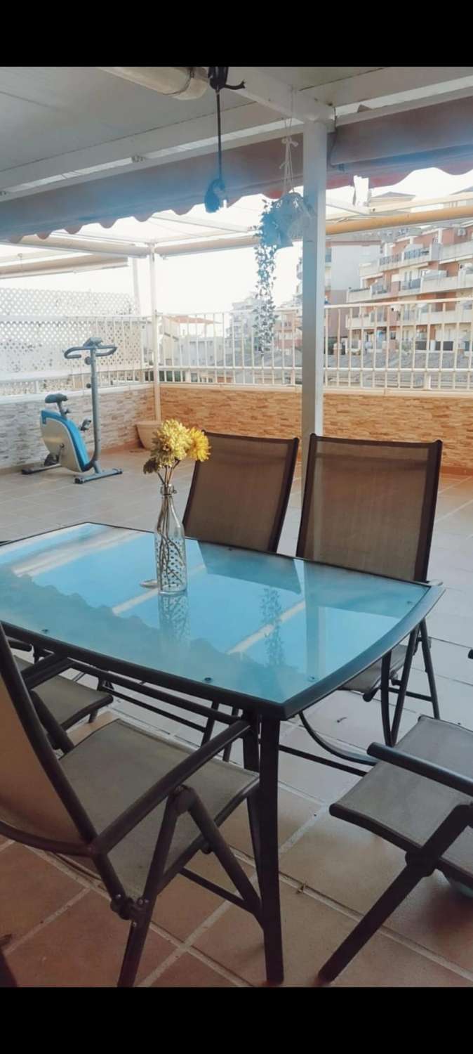 Se vende precioso apartamento  con vistas al mar en Benalmadena