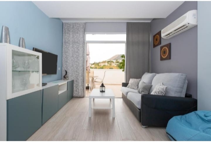 Se vende  bonito apartamento con vistas al mar en Benalmádena