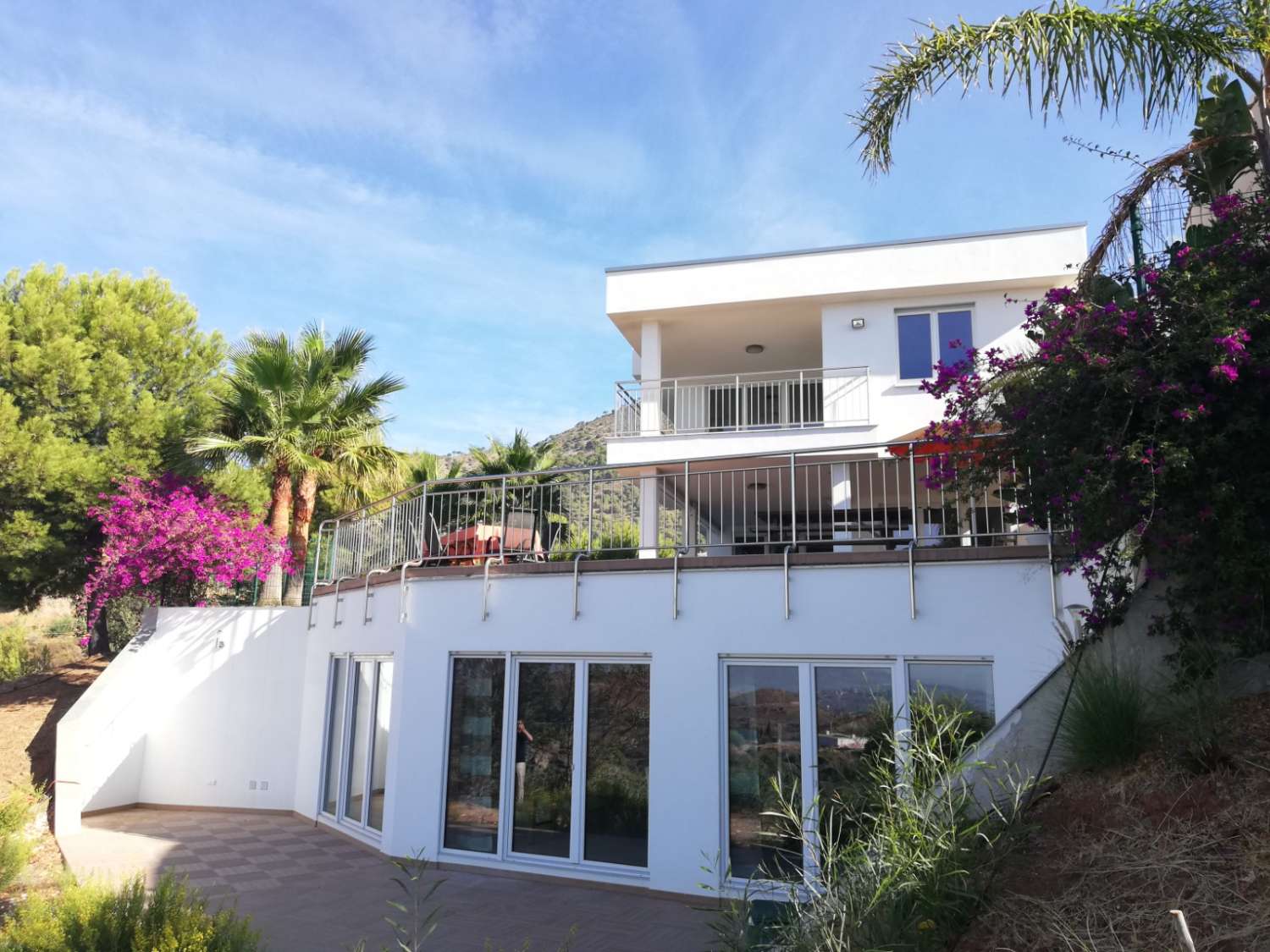 SPEKTAKULÆR Villa til salg i urbanisering af Mijas med panoramaudsigt