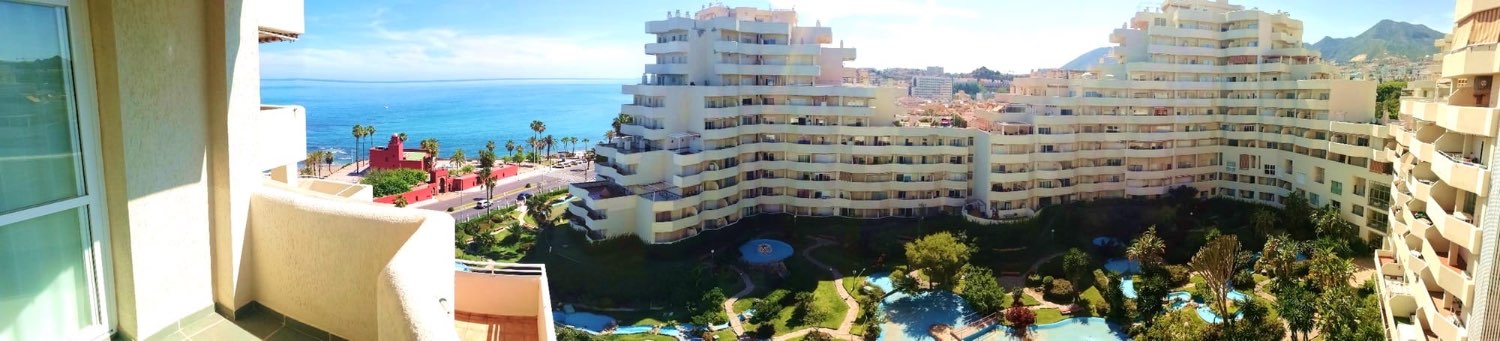 Tussenseizoen . Te huur van 1.9.24-22.12.24 en van 1.4.25-31.5.25 prachtig appartement met uitzicht op zee op de 1e lijn van het strand in Benalmádena