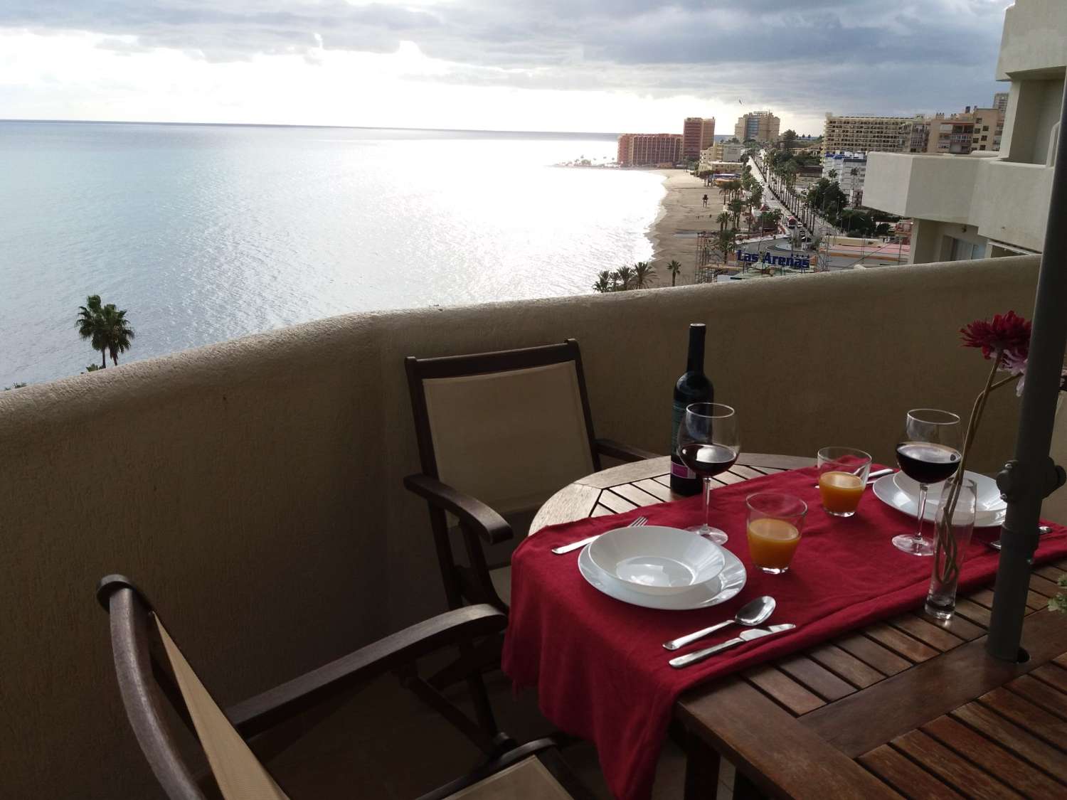 MID-SEASON. FOR RENT FROM 27.02.25-15.6.25 NICE APARTMENT ON 1ST LINE BEACH WITH SEA VIEWS IN BENALMADENA