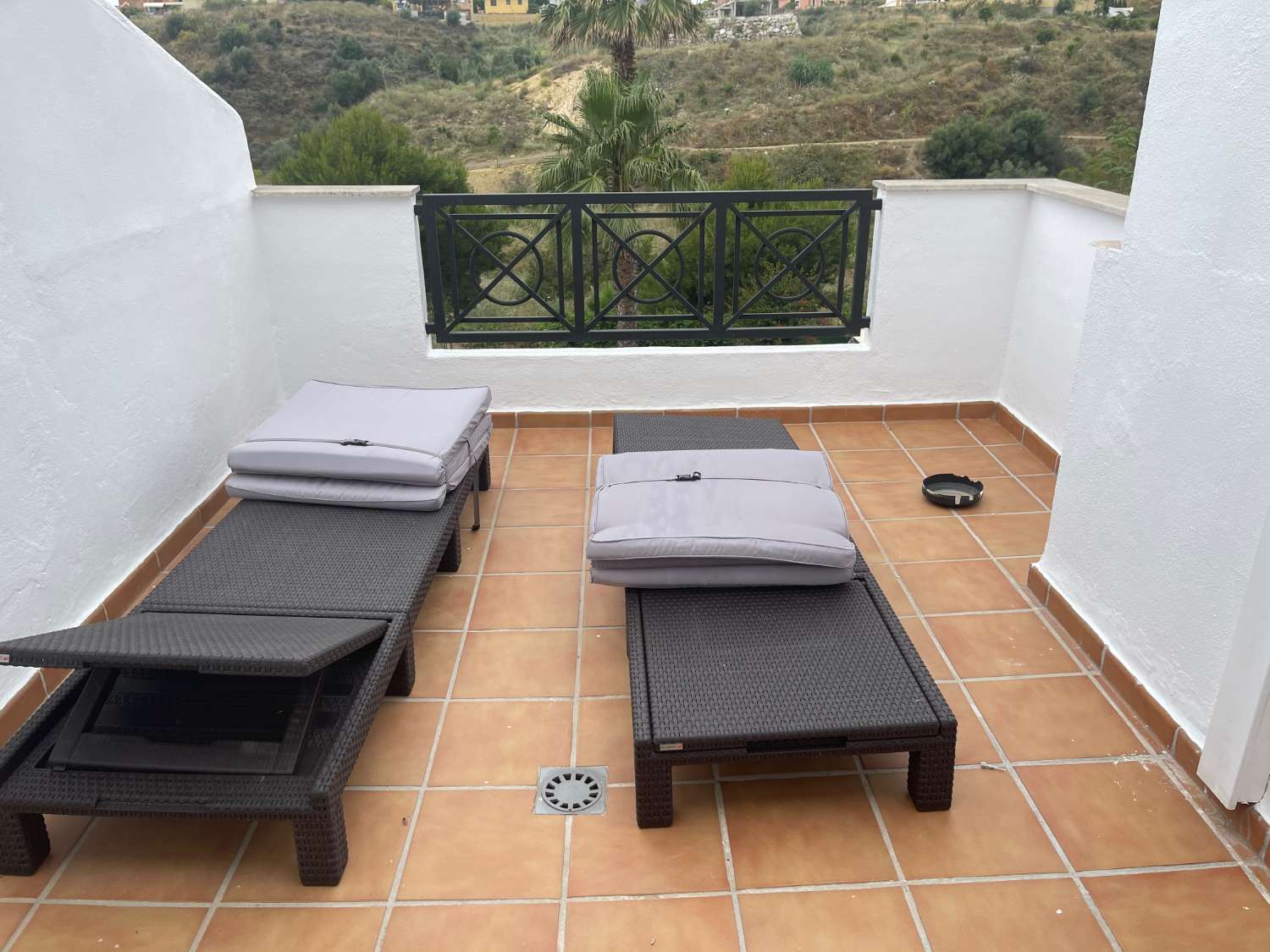 For rent for HALF SEASON from now until 30/06/2024 and from 15.09.24-30.6.25 Stunning semi-detached house in residential area in Benalmadena .