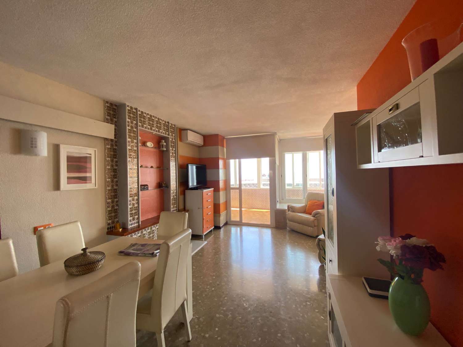 Te huur van 01/09/23 tot 30/06/24 prachtig appartement in Playamar met uitzicht op zee (Torremolinos)