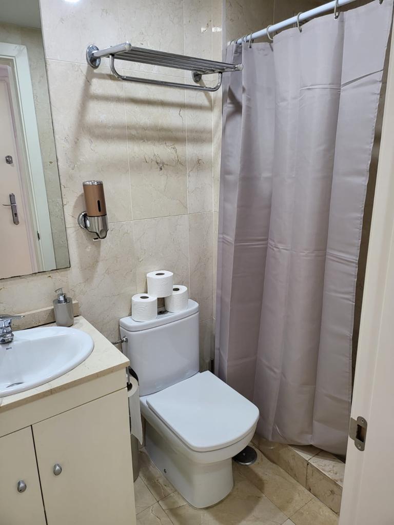 Se alquila MEDIA TEMPORADA desde 15/9/25 hasta el 20/6/2026  bonito apartamento  en  Benalmádena.