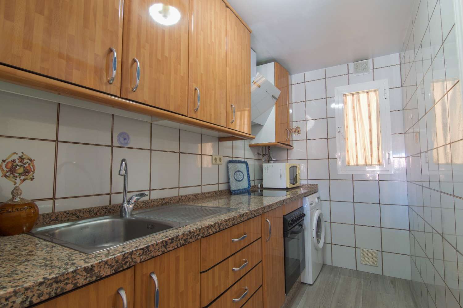 MELLEMTIDSLEJE FRA 1/9/2026 - 30/6/2027 SMUK LEJLIGHED MED HAVUDSIGT I LOS BOLICHES (FUENGIROLA)