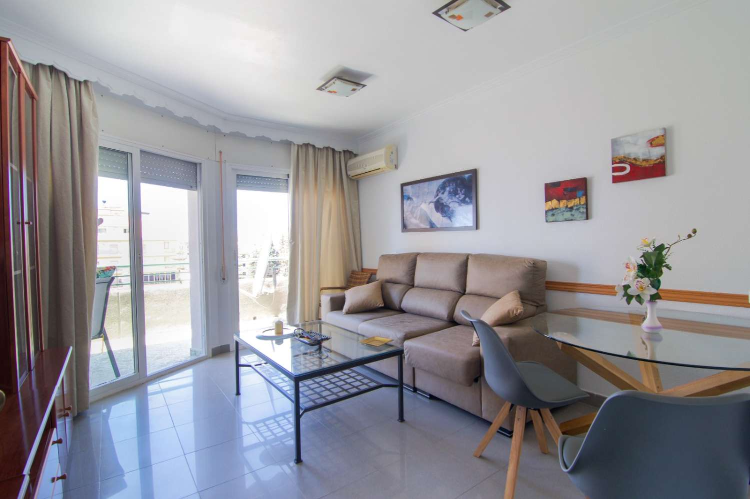 MELLEMTIDSLEJE FRA 1/9/2026 - 30/6/2027 SMUK LEJLIGHED MED HAVUDSIGT I LOS BOLICHES (FUENGIROLA)