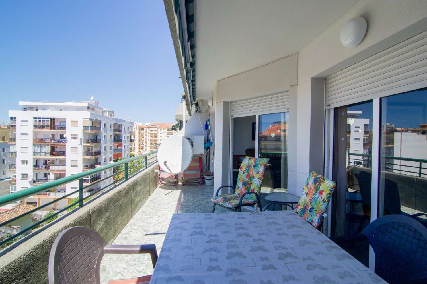 MELLEMTIDSLEJE FRA 1/9/2026 - 30/6/2027 SMUK LEJLIGHED MED HAVUDSIGT I LOS BOLICHES (FUENGIROLA)