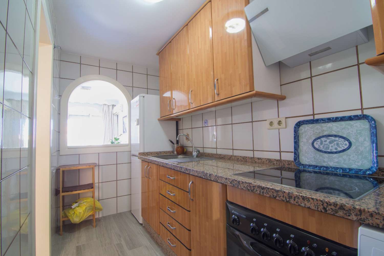 MELLEMTIDSLEJE FRA 1/9/2026 - 30/6/2027 SMUK LEJLIGHED MED HAVUDSIGT I LOS BOLICHES (FUENGIROLA)