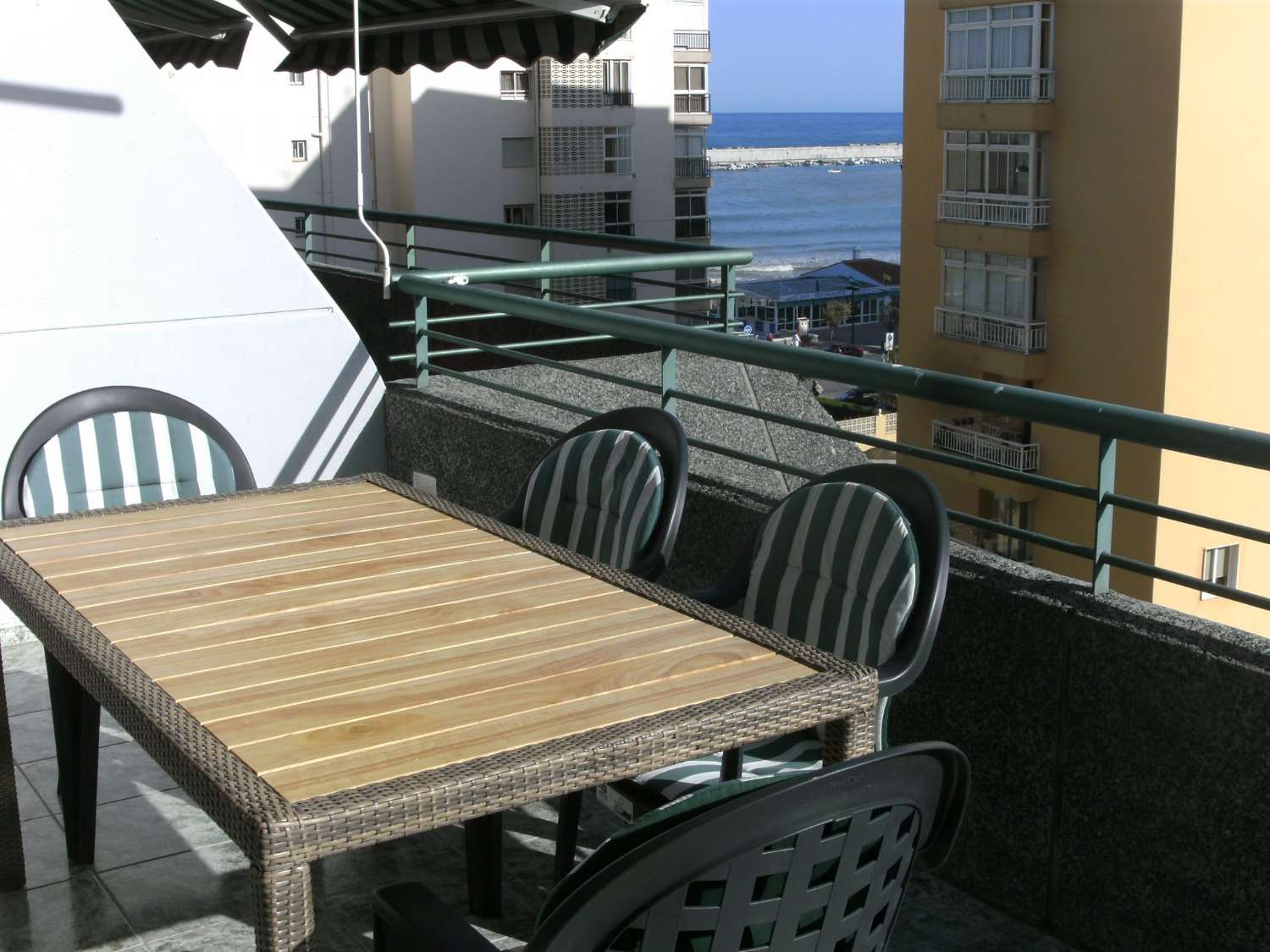 MELLEMTIDSLEJE FRA 1/9/2026 - 30/6/2027 SMUK LEJLIGHED MED HAVUDSIGT I LOS BOLICHES (FUENGIROLA)