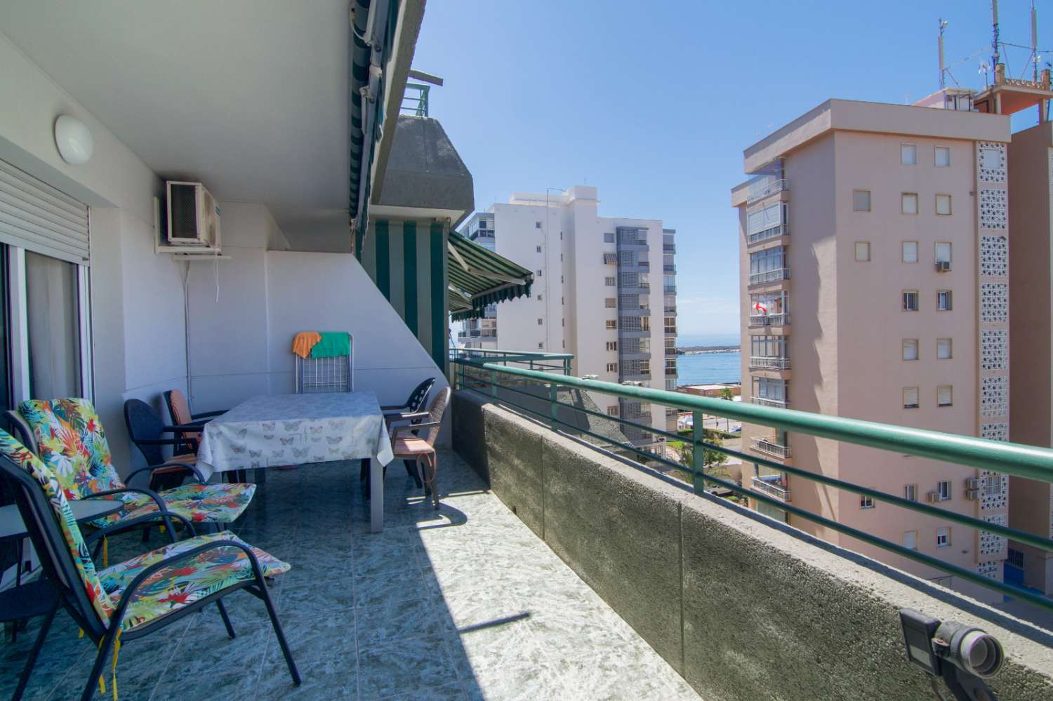 MELLEMTIDSLEJE FRA 1/9/2026 - 30/6/2027 SMUK LEJLIGHED MED HAVUDSIGT I LOS BOLICHES (FUENGIROLA)
