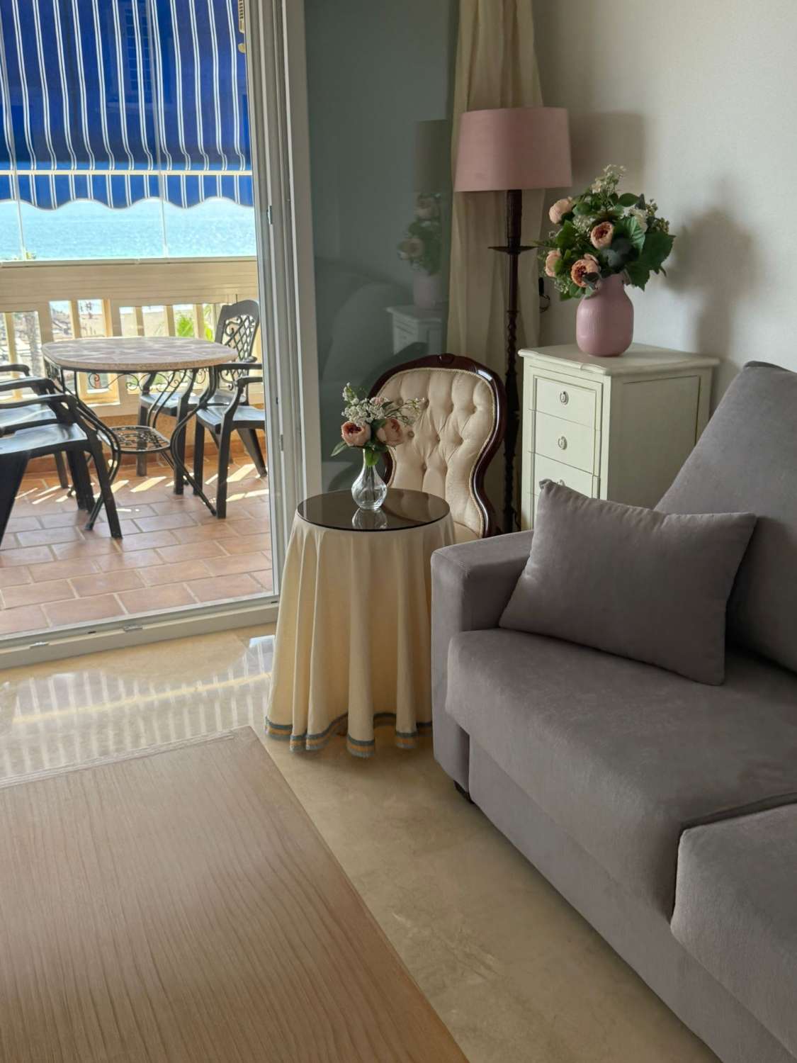 For rent from 01/10/2026 -30/06/2027 magnificent apartment on the 1st line of the beach in Los Alamos.