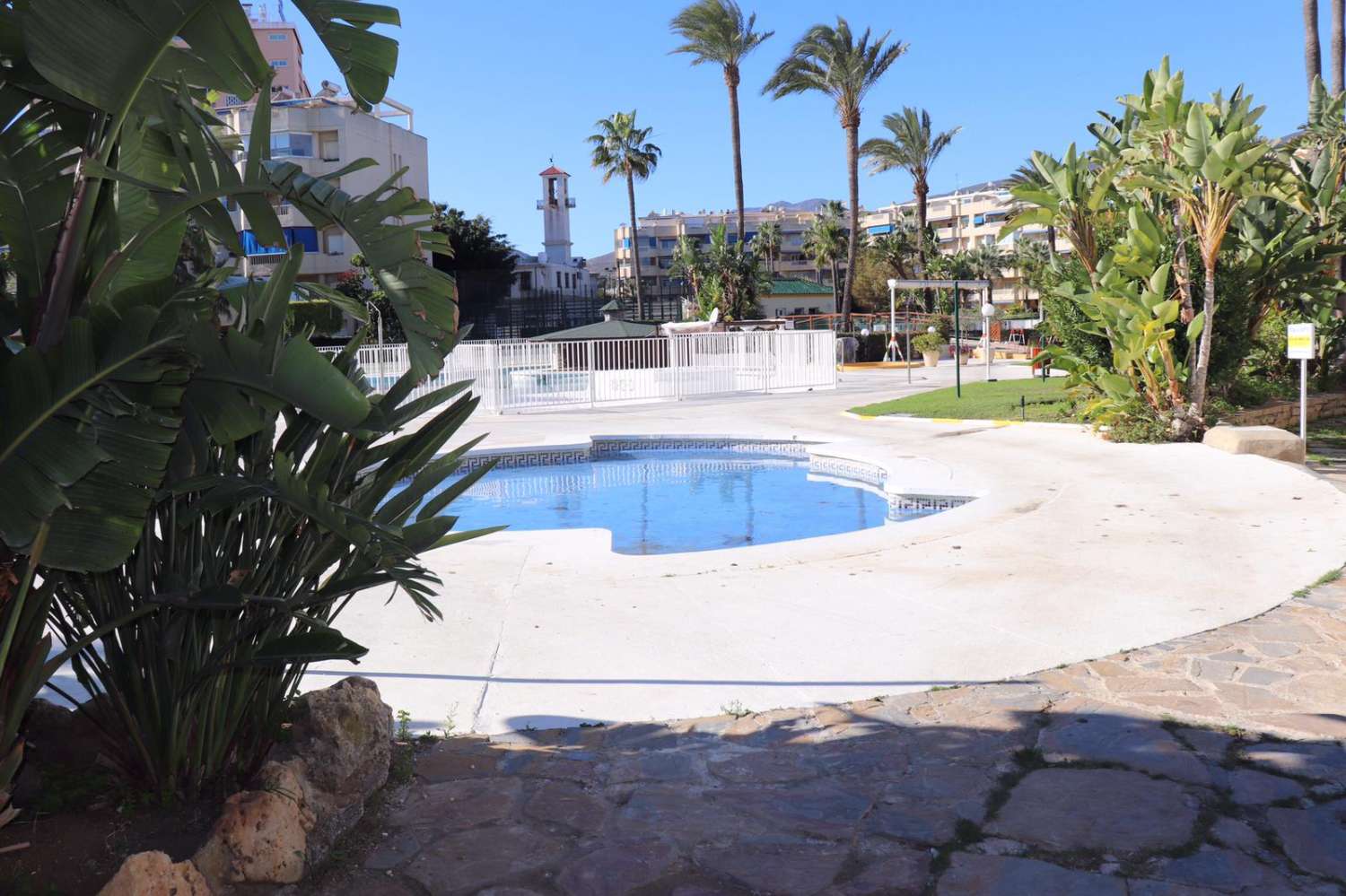 For rent MID SEASON from 01/10/2024 -31/03/2025 magnificent apartment on the 1st line of the beach in Los Alamos.