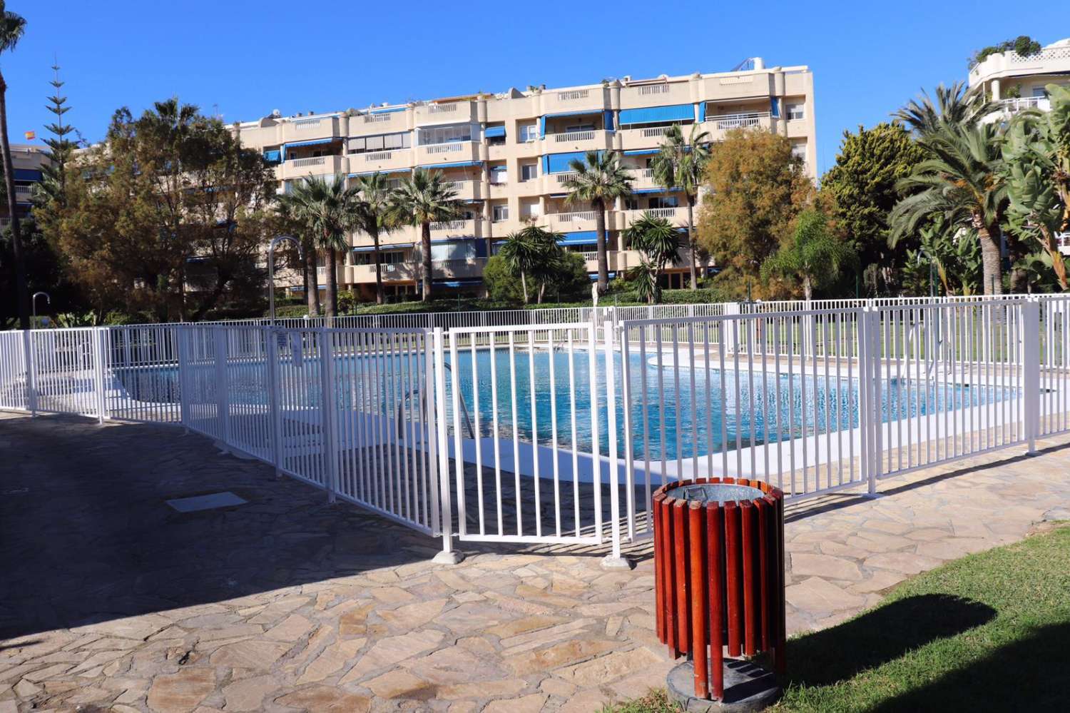 For rent MID SEASON from 01/10/2024 -31/03/2025 magnificent apartment on the 1st line of the beach in Los Alamos.