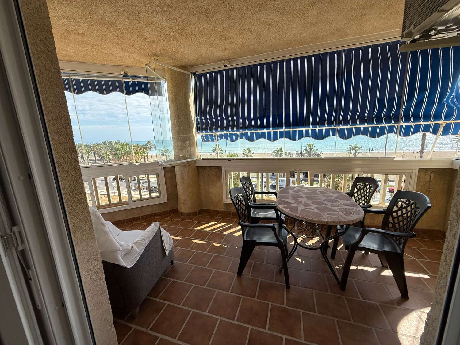 For rent from 01/10/2026 -30/06/2027 magnificent apartment on the 1st line of the beach in Los Alamos.