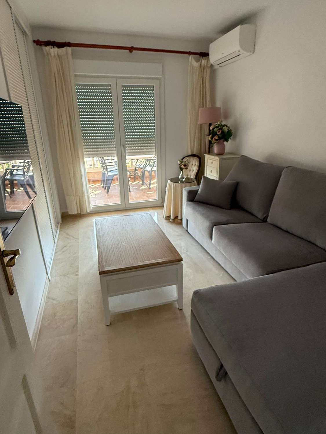 For rent from 01/10/2026 -30/06/2027 magnificent apartment on the 1st line of the beach in Los Alamos.