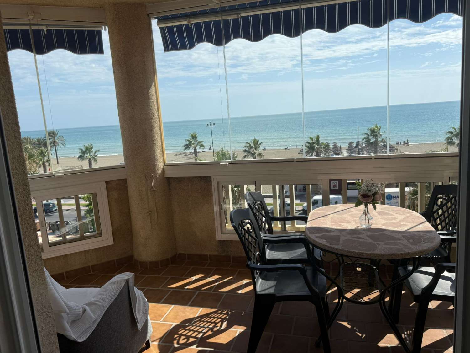 For rent from 01/10/2026 -30/06/2027 magnificent apartment on the 1st line of the beach in Los Alamos.