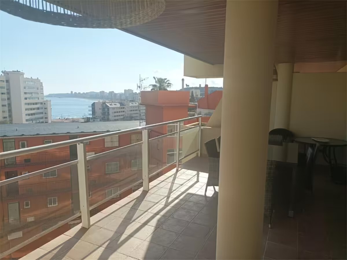Bel appartement à louer du 01/10/2024 au 30/06/2025 avec vue sur la mer à Fuengirola