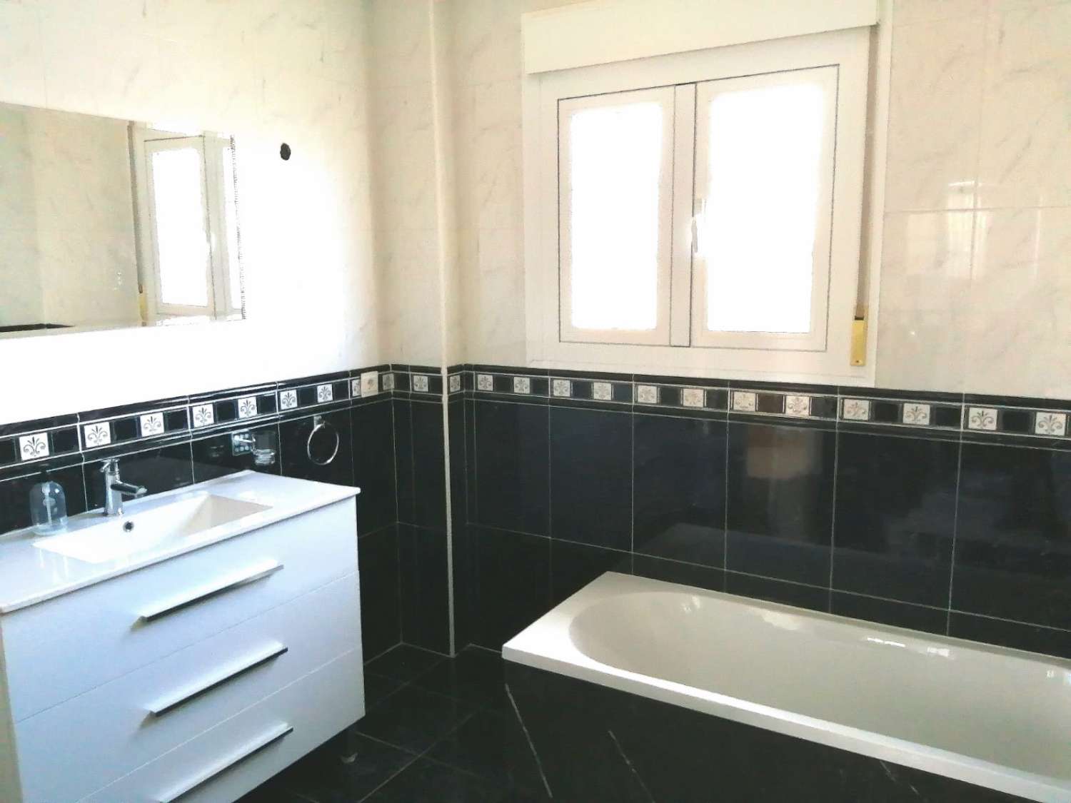 SE ALQUILA MEDIA TEMPORADA DESDE  01/09/2026- 30/06/2027   MAGNIFICA VILLA INDEPENDIENTE  EN BENALMÁDENA