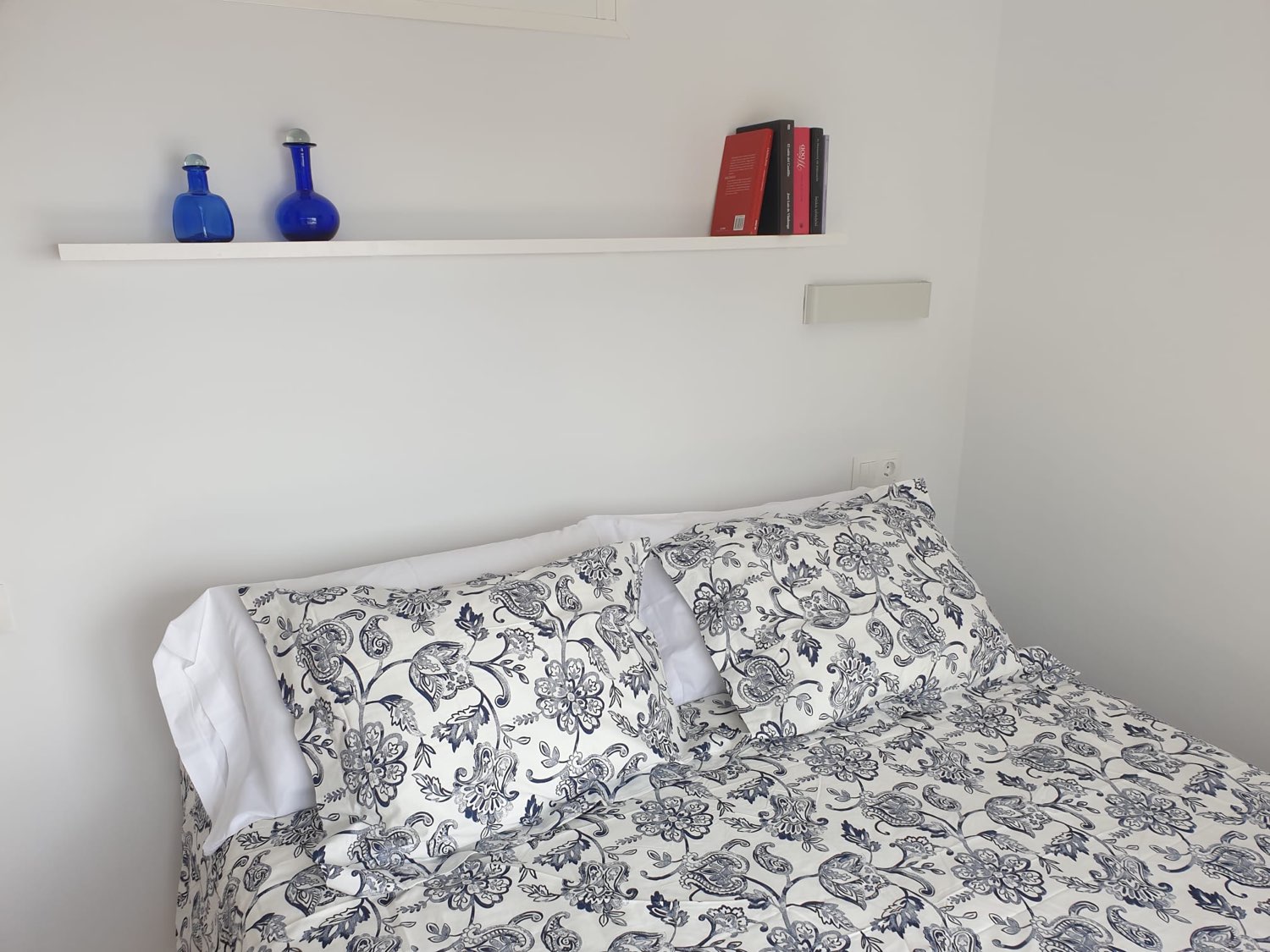 Zur Miete vom 09.01.2026 bis 30.06.20267 prächtige Wohnung an der ersten Strandlinie in Calahonda (Mijas).