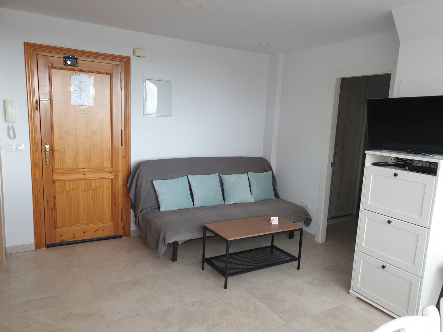 Zur Miete vom 09.01.2026 bis 30.06.20267 prächtige Wohnung an der ersten Strandlinie in Calahonda (Mijas).