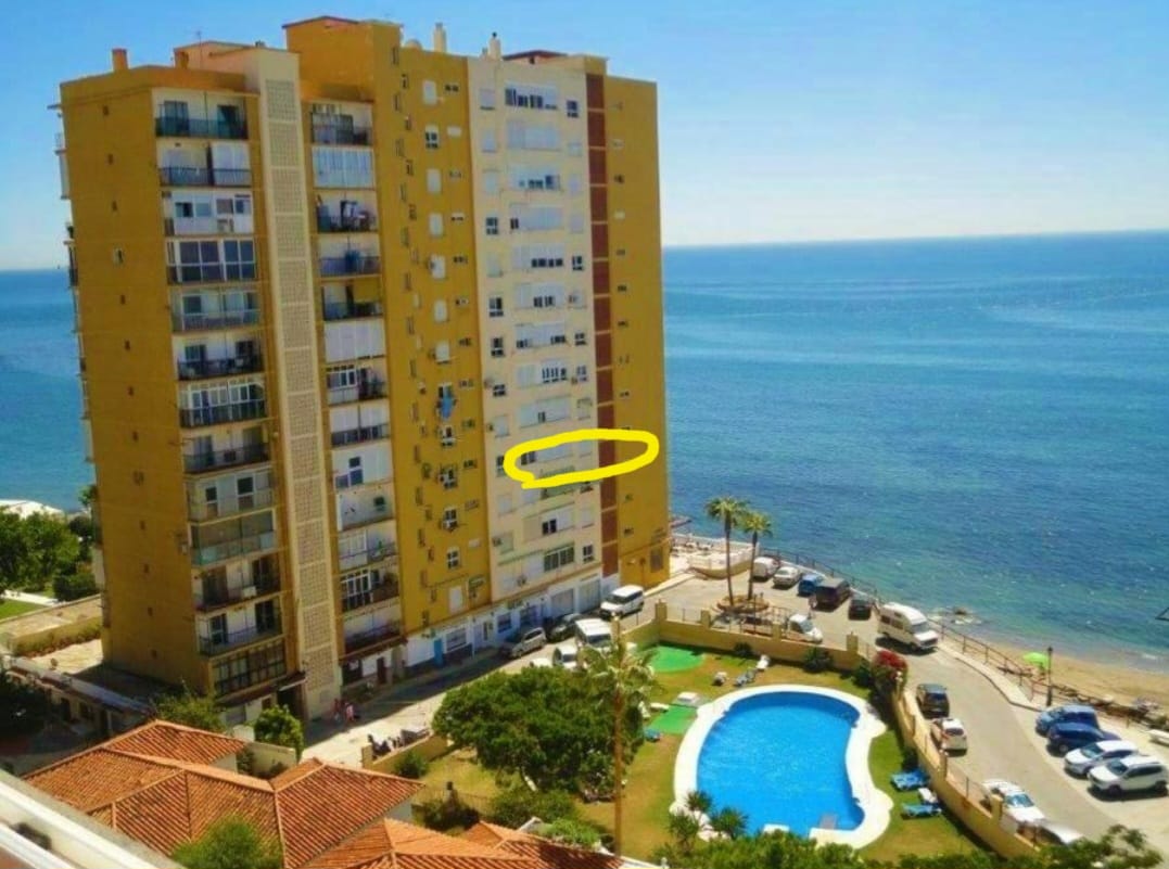 Zur Miete vom 09.01.2026 bis 30.06.20267 prächtige Wohnung an der ersten Strandlinie in Calahonda (Mijas).