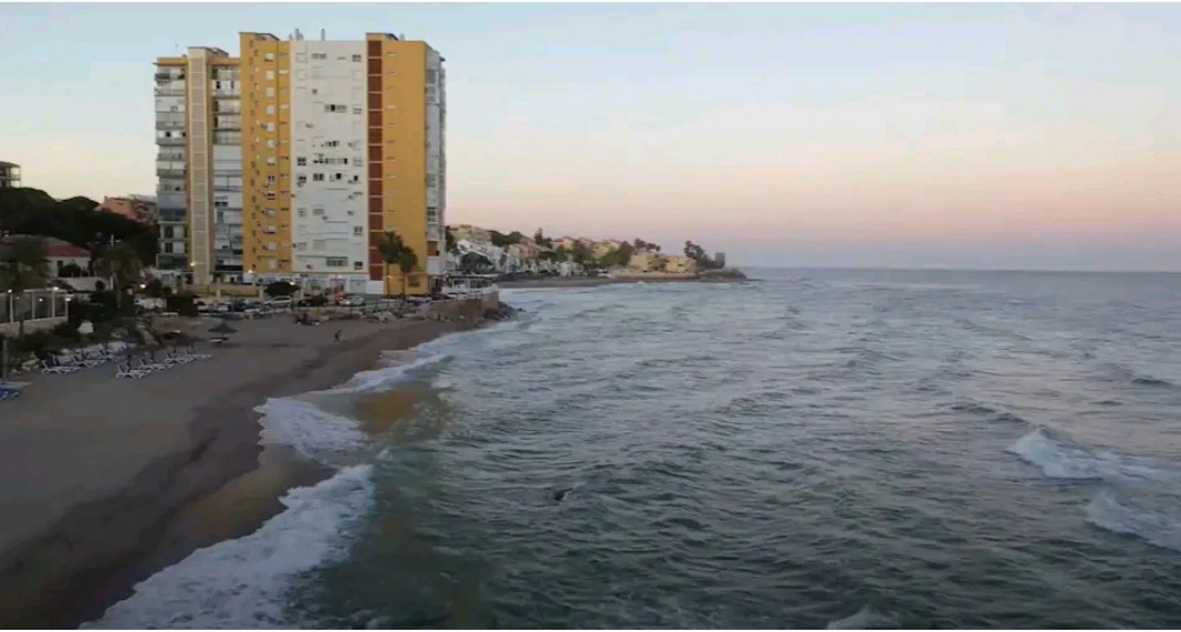 Zur Miete vom 09.01.2026 bis 30.06.20267 prächtige Wohnung an der ersten Strandlinie in Calahonda (Mijas).