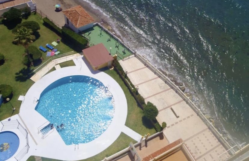 Zur Miete vom 09.01.2026 bis 30.06.20267 prächtige Wohnung an der ersten Strandlinie in Calahonda (Mijas).