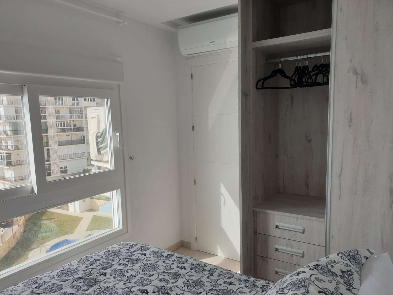 Zur Miete vom 09.01.2026 bis 30.06.20267 prächtige Wohnung an der ersten Strandlinie in Calahonda (Mijas).