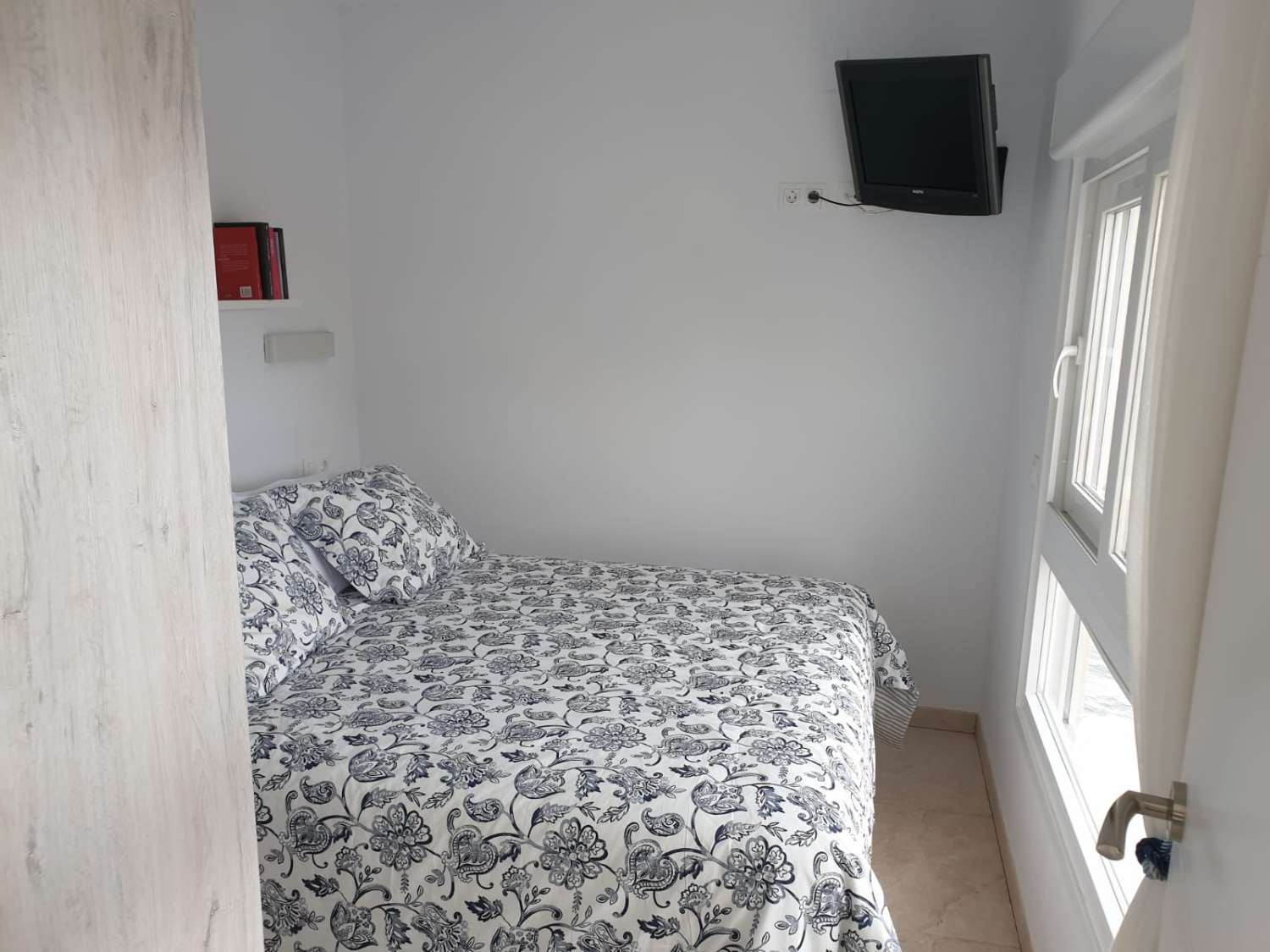 Zur Miete vom 09.01.2026 bis 30.06.20267 prächtige Wohnung an der ersten Strandlinie in Calahonda (Mijas).