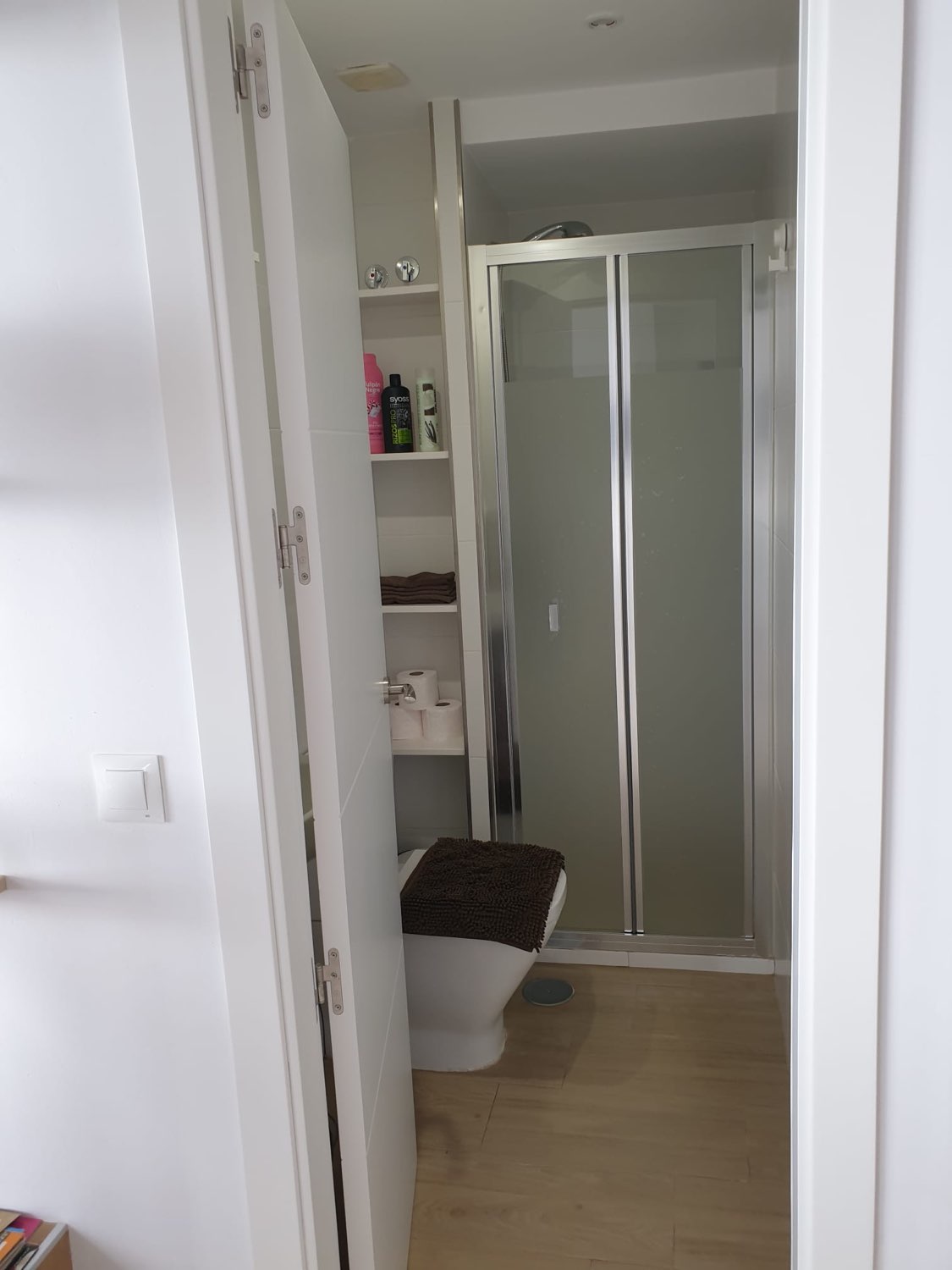 Zur Miete vom 09.01.2026 bis 30.06.20267 prächtige Wohnung an der ersten Strandlinie in Calahonda (Mijas).